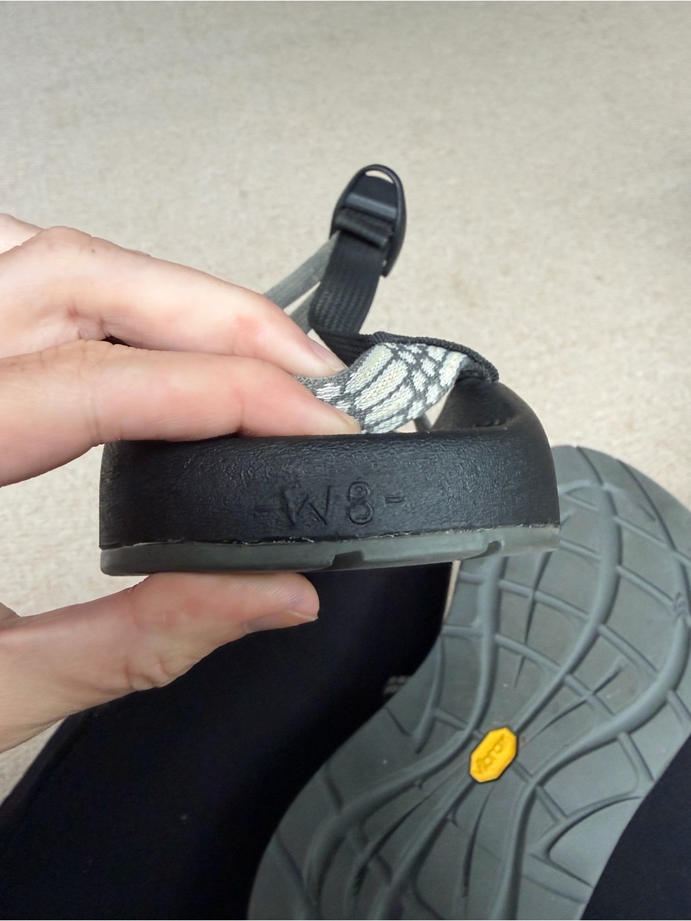 Women’s Chaco’s Sandals in Black and Beige, size 8 - Picture 3 of 7